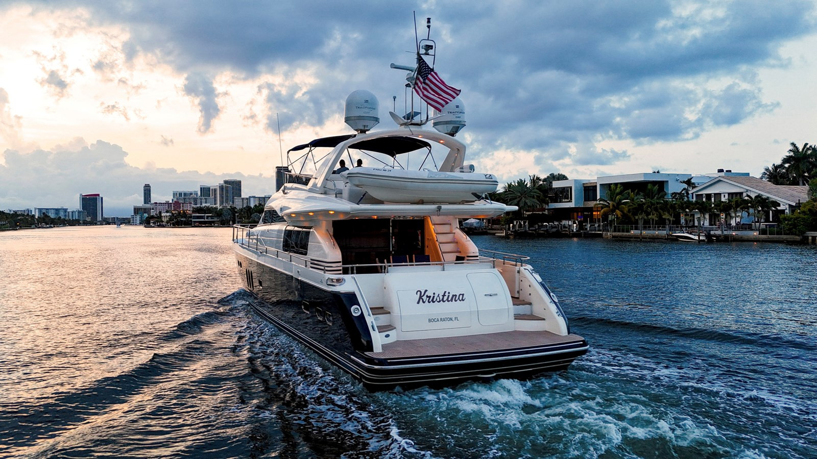 https://arconyachts.ams3.digitaloceanspaces.com/96358/conversions/large_4727330-optimize.jpg