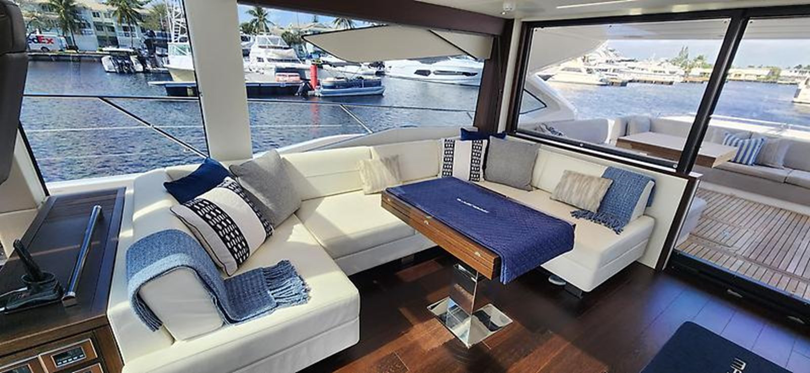 https://arconyachts.ams3.digitaloceanspaces.com/96410/conversions/large_4713699-optimize.jpg