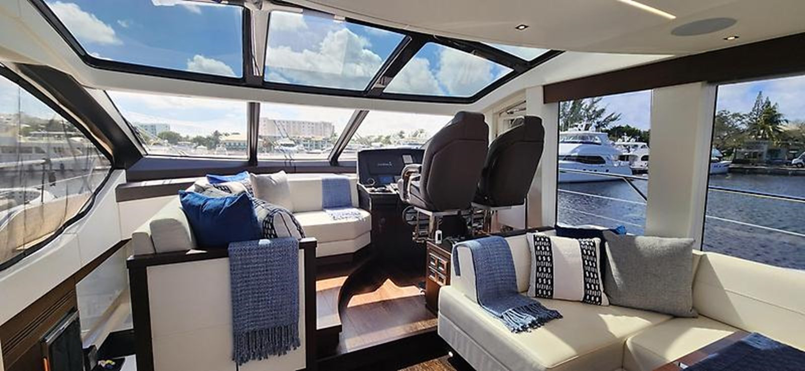 https://arconyachts.ams3.digitaloceanspaces.com/96419/conversions/large_4713702-optimize.jpg