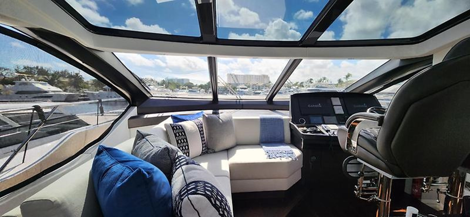 https://arconyachts.ams3.digitaloceanspaces.com/96422/conversions/large_4713703-optimize.jpg