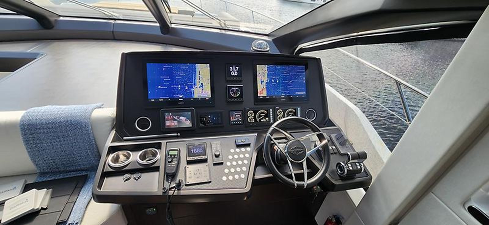 https://arconyachts.ams3.digitaloceanspaces.com/96436/conversions/large_4713707-optimize.jpg