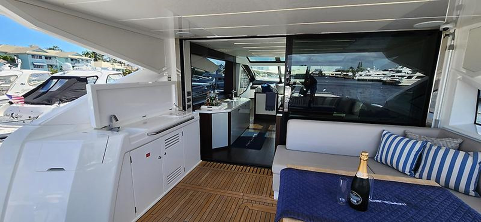 https://arconyachts.ams3.digitaloceanspaces.com/96448/conversions/large_4713711-optimize.jpg