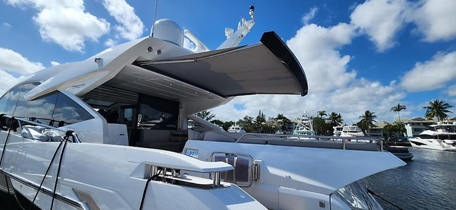 https://arconyachts.ams3.digitaloceanspaces.com/96455/conversions/large_4713714-optimize.jpg