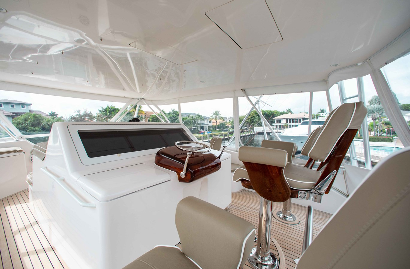 https://arconyachts.ams3.digitaloceanspaces.com/96565/conversions/large_4735121-optimize.jpg