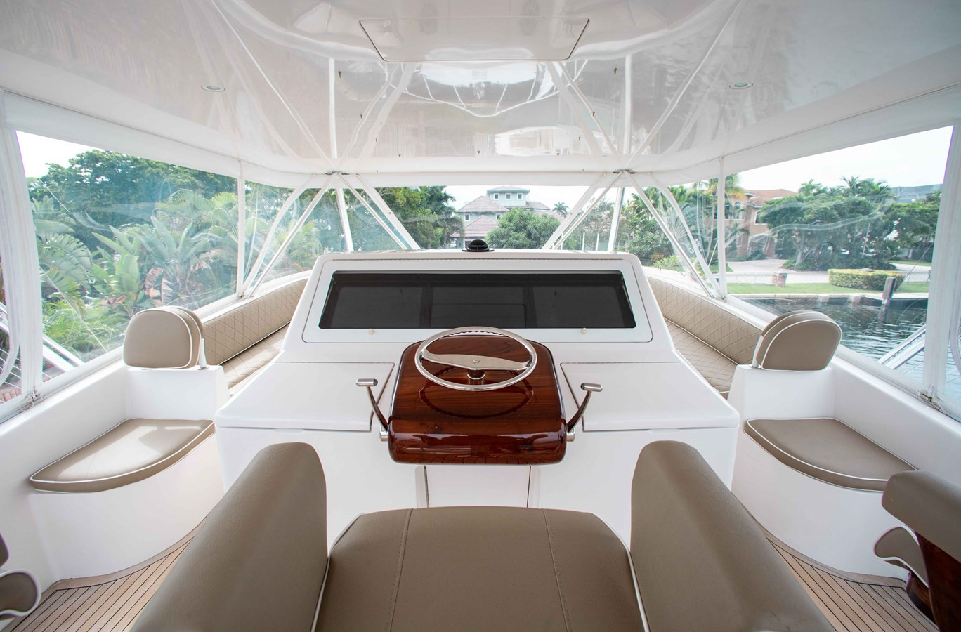 https://arconyachts.ams3.digitaloceanspaces.com/96568/conversions/large_4735122-optimize.jpg