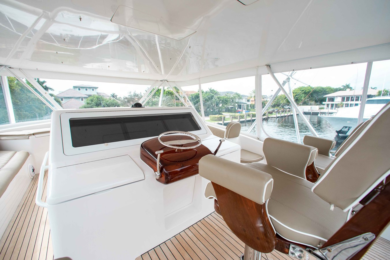 https://arconyachts.ams3.digitaloceanspaces.com/96586/conversions/large_4735128-optimize.jpg