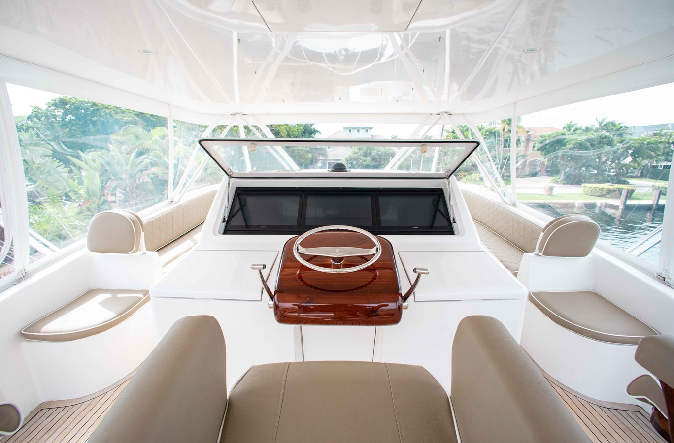 https://arconyachts.ams3.digitaloceanspaces.com/96595/conversions/large_4735131-optimize.jpg