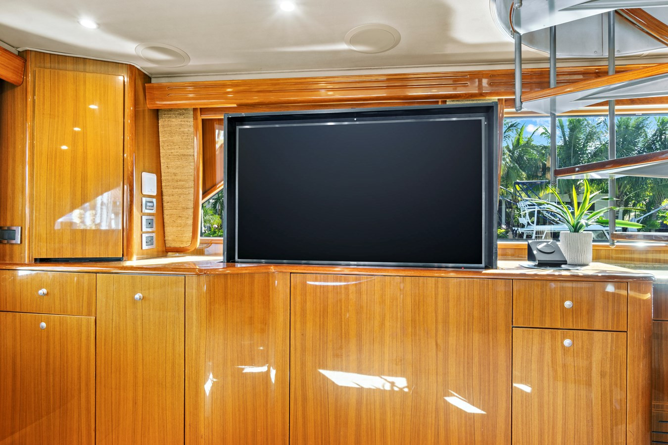 https://arconyachts.ams3.digitaloceanspaces.com/96603/conversions/large_4831710-optimize.jpg