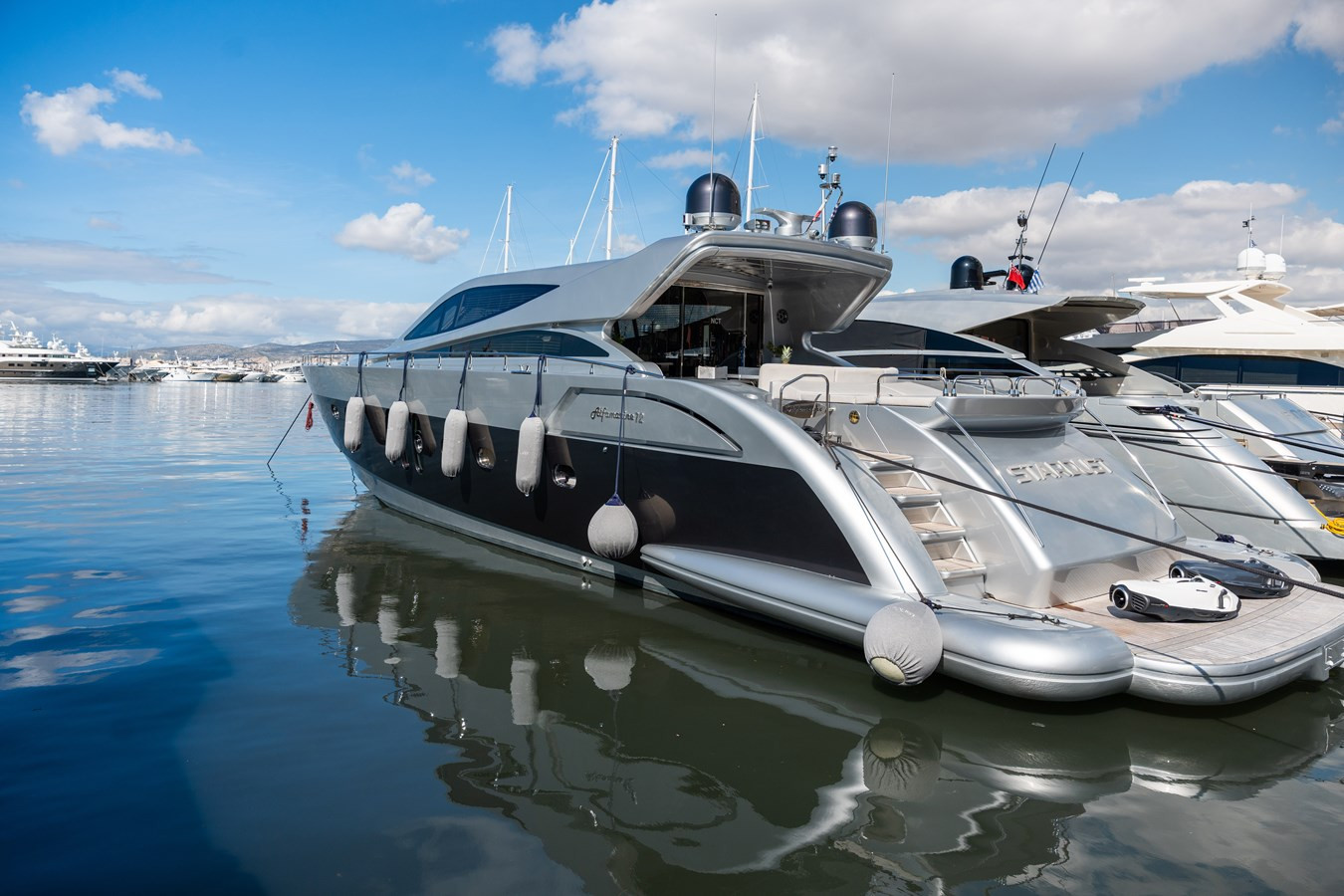 https://arconyachts.ams3.digitaloceanspaces.com/96799/conversions/large_4732048-optimize.jpg