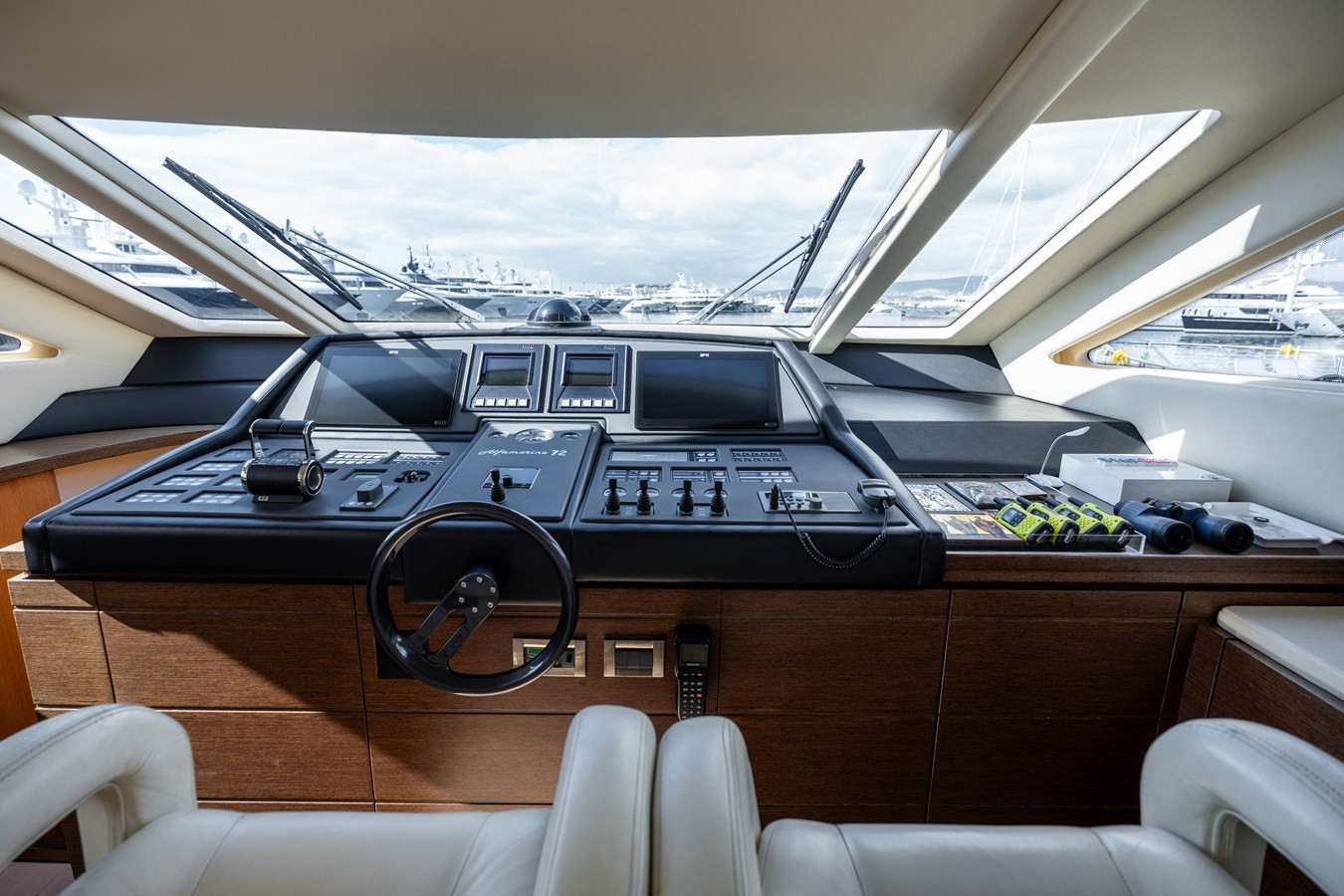https://arconyachts.ams3.digitaloceanspaces.com/96826/conversions/large_4732059-optimize.jpg