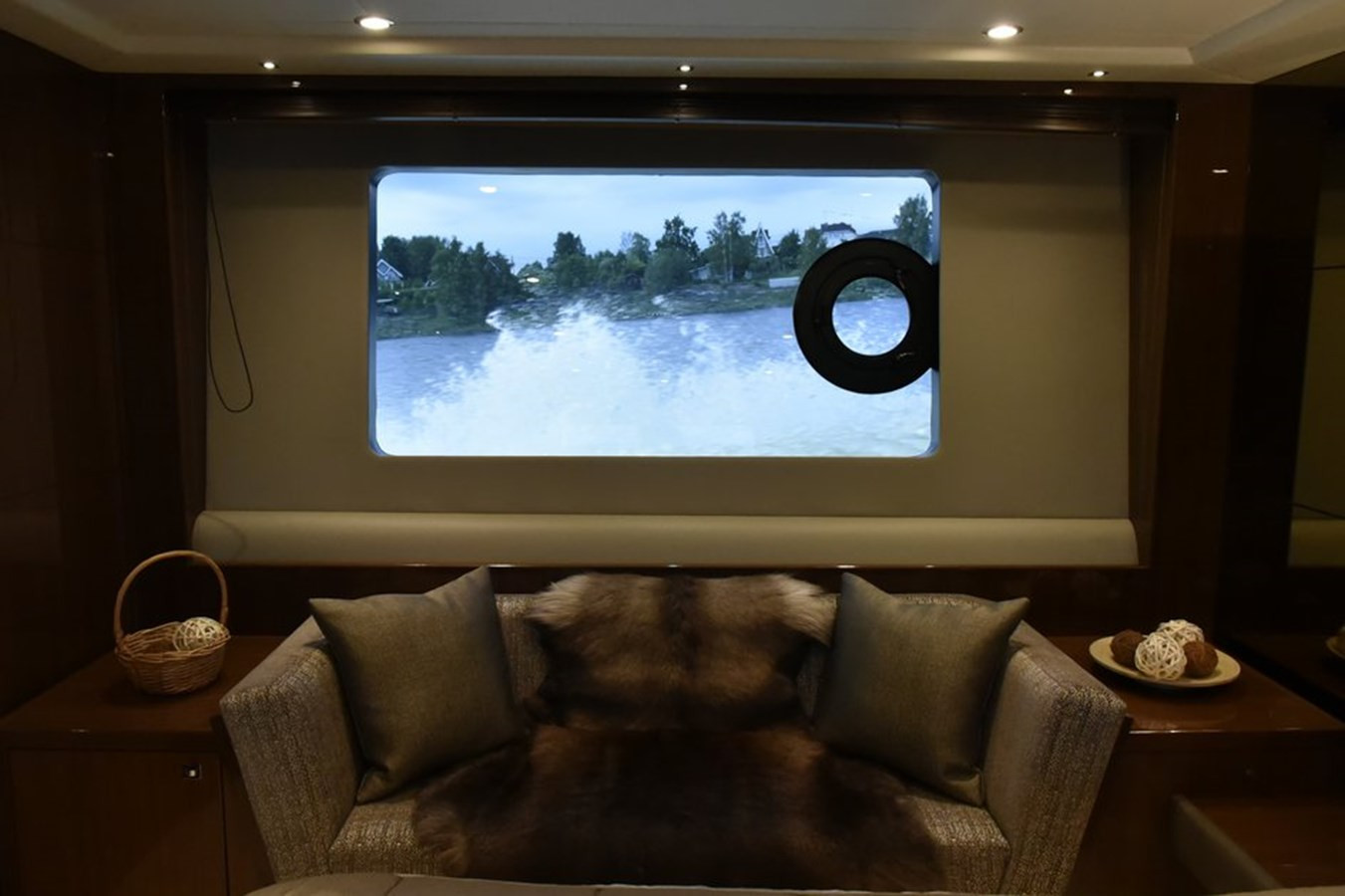 https://arconyachts.ams3.digitaloceanspaces.com/96827/conversions/large_4699950-optimize.jpg