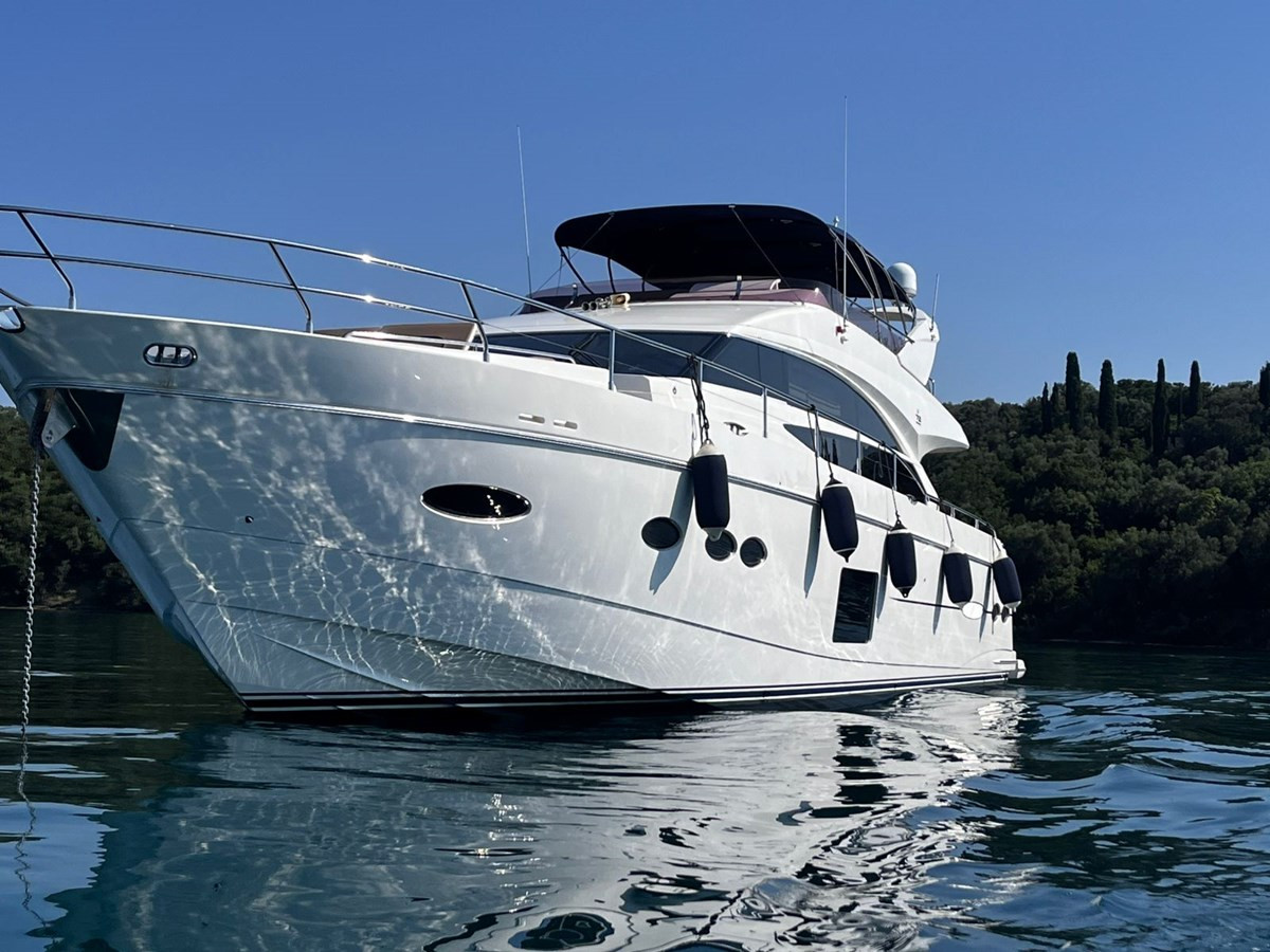 https://arconyachts.ams3.digitaloceanspaces.com/96837/conversions/large_4699955-optimize.jpg