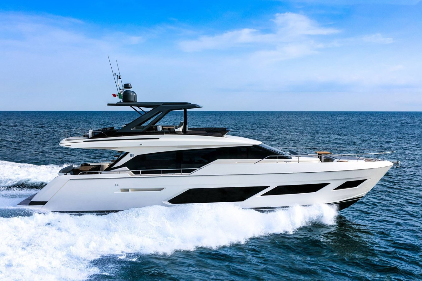 https://arconyachts.ams3.digitaloceanspaces.com/96865/conversions/large_4123048-optimize.jpg