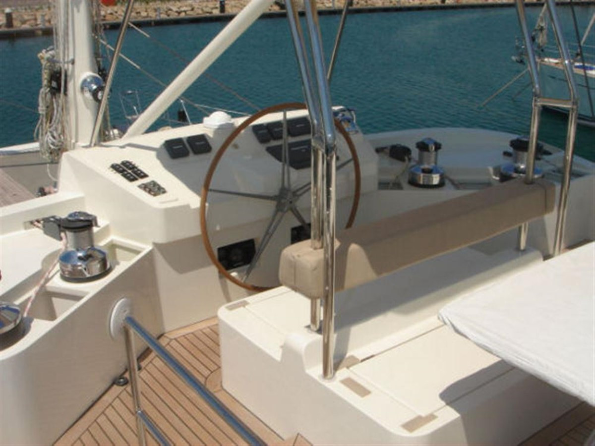 https://arconyachts.ams3.digitaloceanspaces.com/96870/conversions/large_86967-optimize.jpg