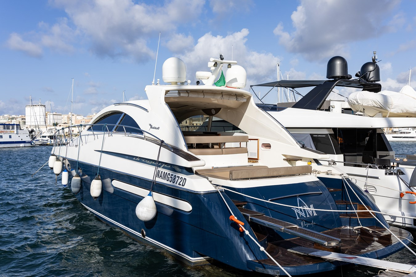 https://arconyachts.ams3.digitaloceanspaces.com/96887/conversions/large_4447786-optimize.jpg