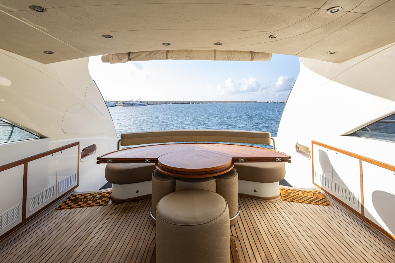 https://arconyachts.ams3.digitaloceanspaces.com/96899/conversions/large_4447761-optimize.jpg