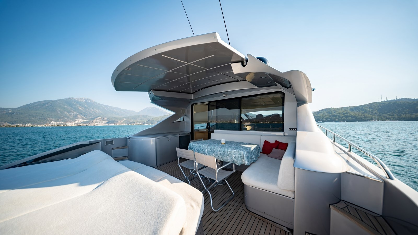 https://arconyachts.ams3.digitaloceanspaces.com/96907/conversions/large_4776417-optimize.jpg