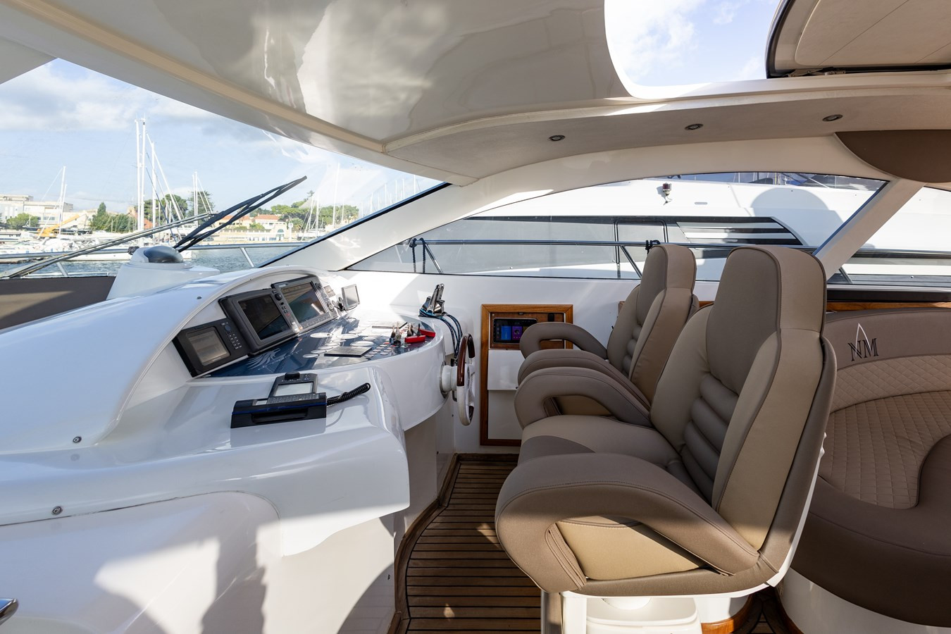 https://arconyachts.ams3.digitaloceanspaces.com/96911/conversions/large_4447764-optimize.jpg
