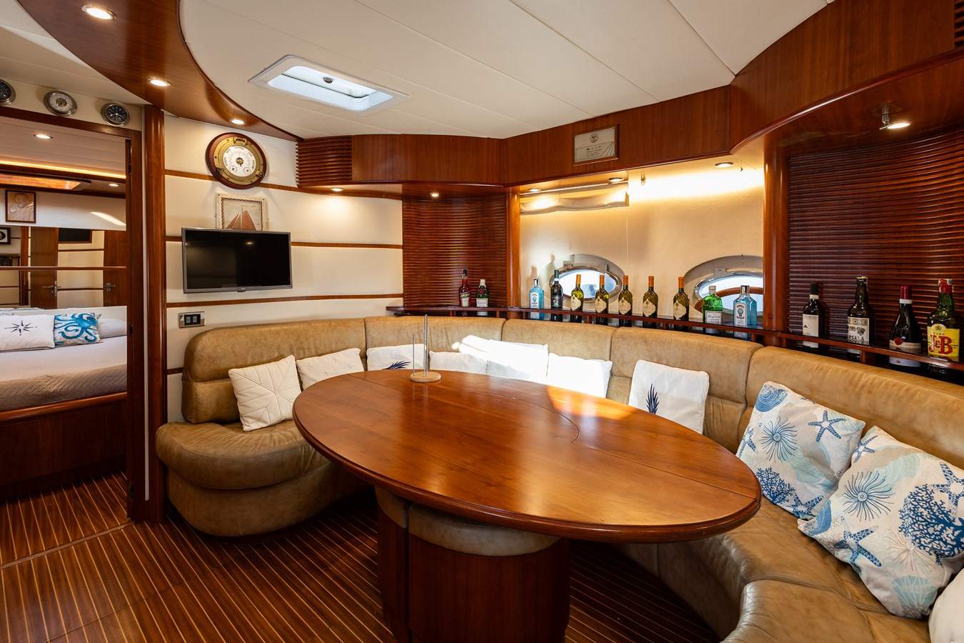https://arconyachts.ams3.digitaloceanspaces.com/96920/conversions/large_4447766-optimize.jpg