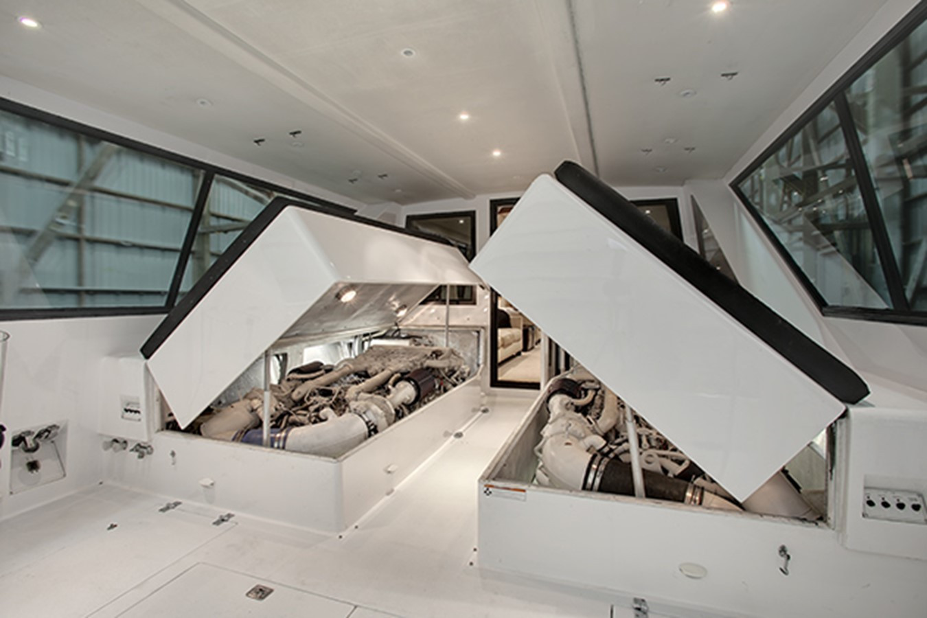 https://arconyachts.ams3.digitaloceanspaces.com/96987/conversions/large_1023286-optimize.jpg