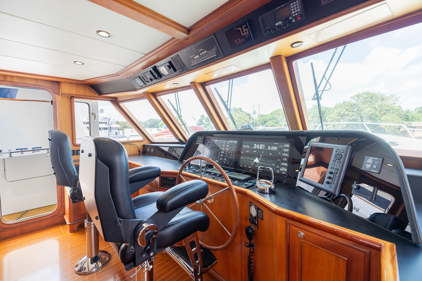 https://arconyachts.ams3.digitaloceanspaces.com/97083/conversions/large_4840207-optimize.jpg
