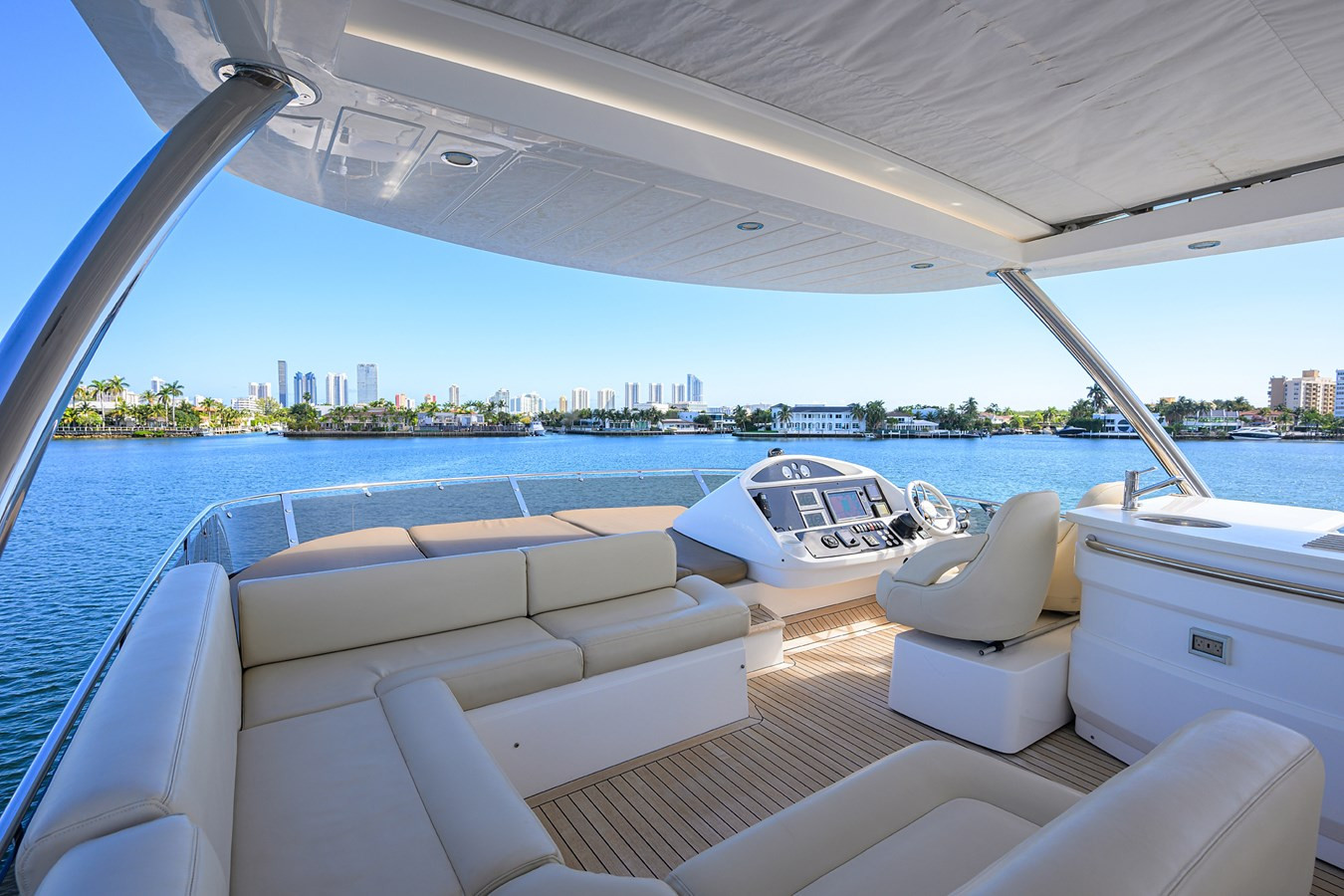 https://arconyachts.ams3.digitaloceanspaces.com/97108/conversions/large_4550445-optimize.jpg