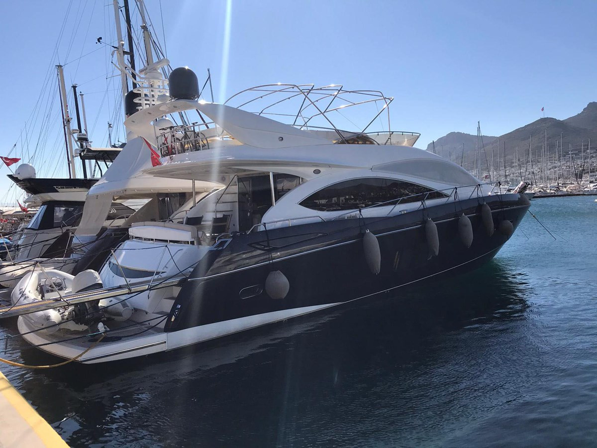 https://arconyachts.ams3.digitaloceanspaces.com/97124/conversions/large_4082734-optimize.jpg