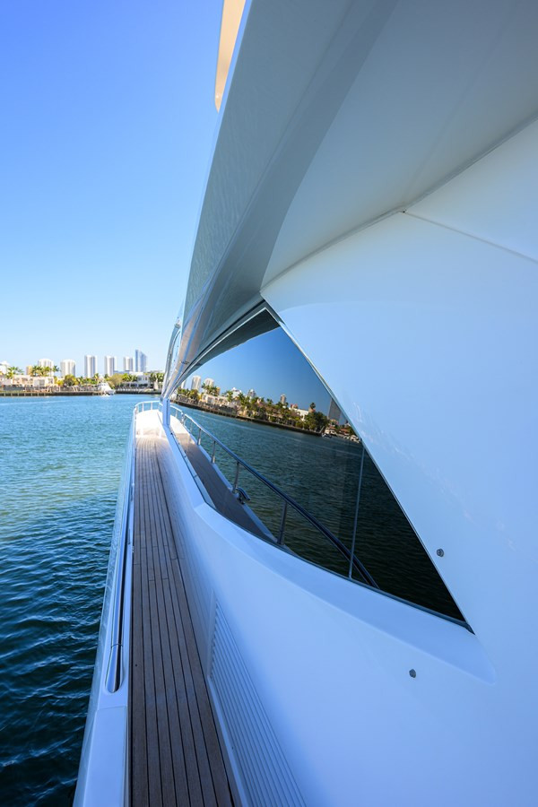 https://arconyachts.ams3.digitaloceanspaces.com/97125/conversions/large_4550452-optimize.jpg
