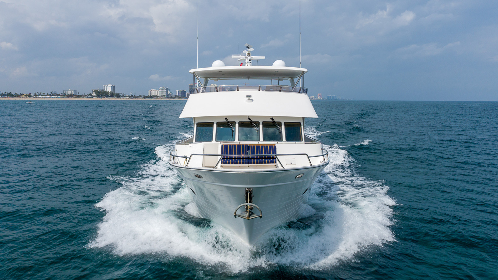 https://arconyachts.ams3.digitaloceanspaces.com/97142/conversions/large_4840223-optimize.jpg
