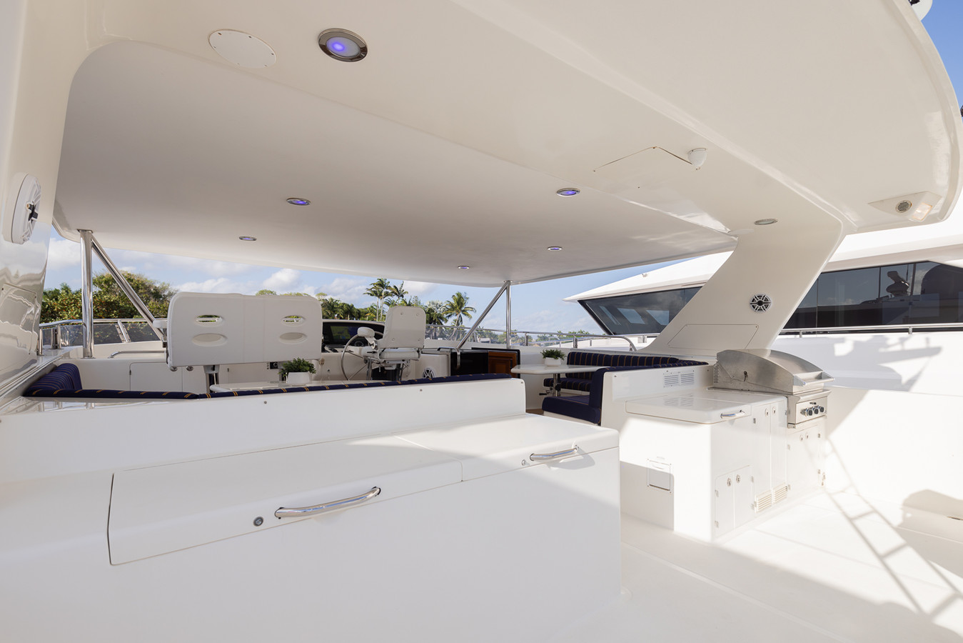 https://arconyachts.ams3.digitaloceanspaces.com/97171/conversions/large_4840231-optimize.jpg