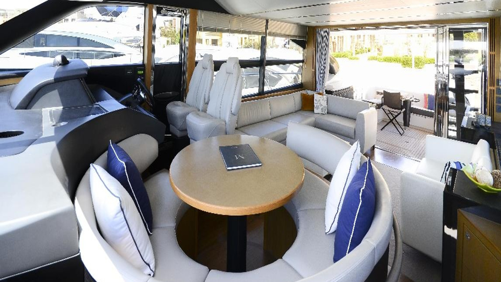 https://arconyachts.ams3.digitaloceanspaces.com/97174/conversions/large_4069214-optimize.jpg