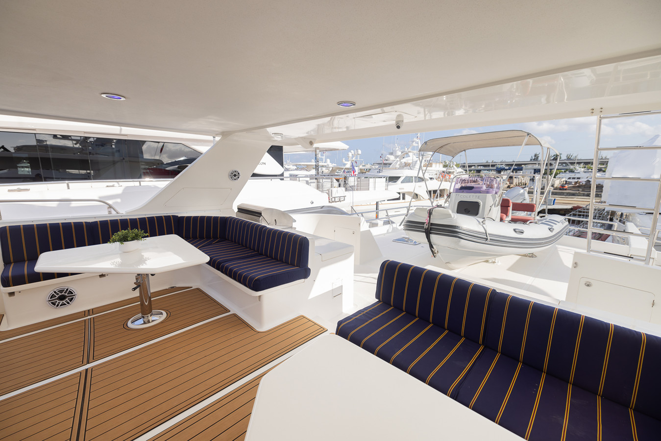 https://arconyachts.ams3.digitaloceanspaces.com/97179/conversions/large_4840233-optimize.jpg