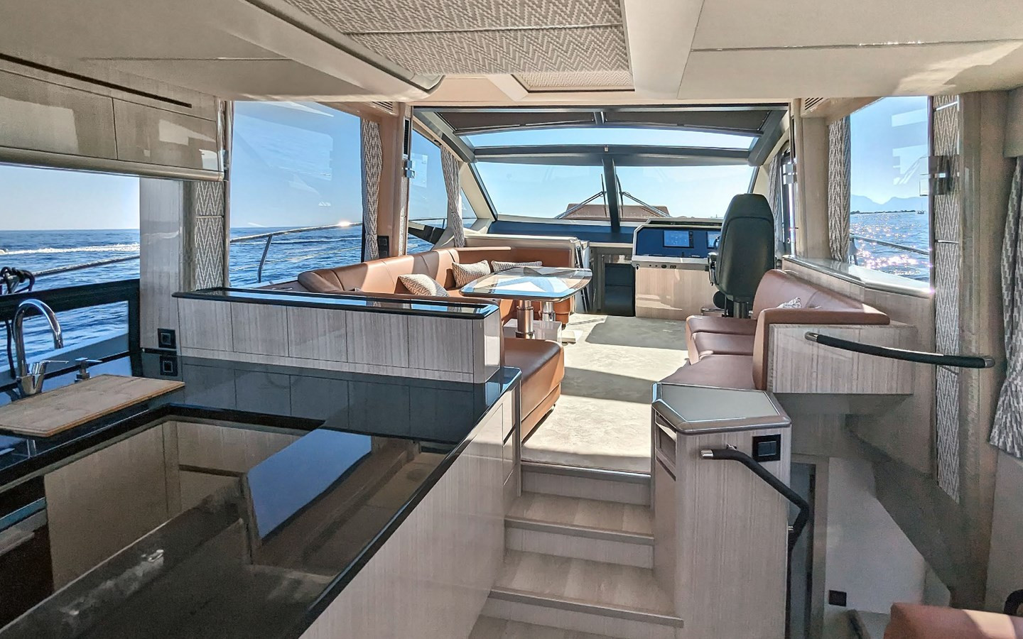 https://arconyachts.ams3.digitaloceanspaces.com/97212/conversions/large_3938282-optimize.jpg