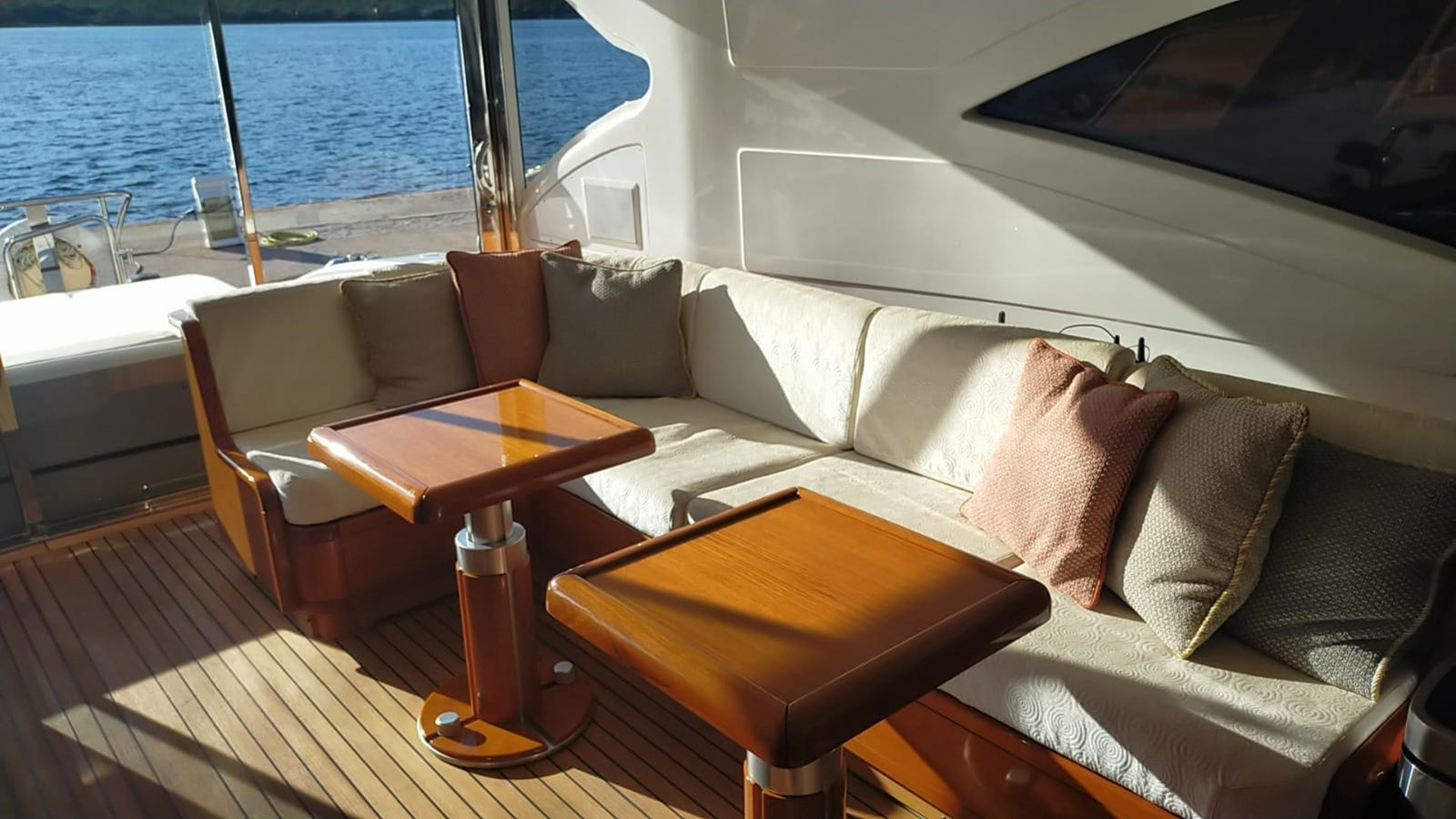 https://arconyachts.ams3.digitaloceanspaces.com/97248/conversions/large_4566893-optimize.jpg