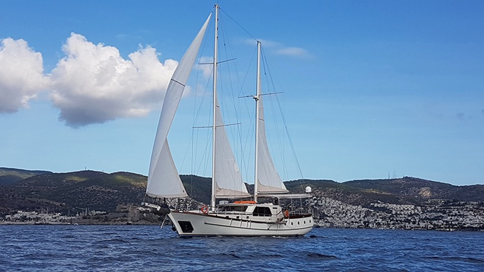 https://arconyachts.ams3.digitaloceanspaces.com/97327/conversions/large_4538934-optimize.jpg