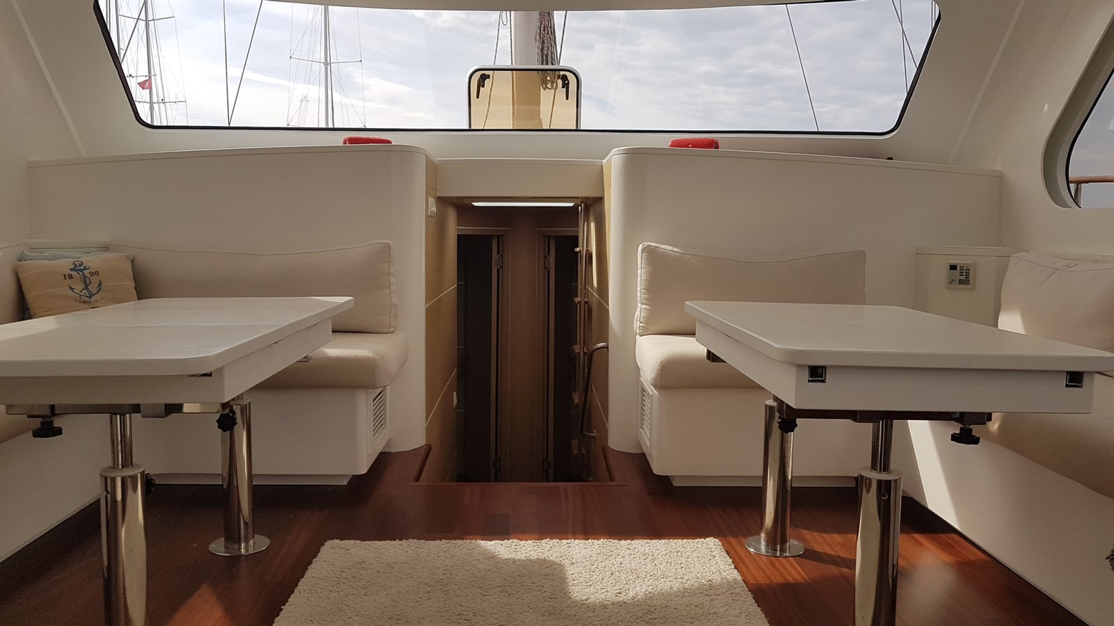 https://arconyachts.ams3.digitaloceanspaces.com/97357/conversions/large_4538945-optimize.jpg