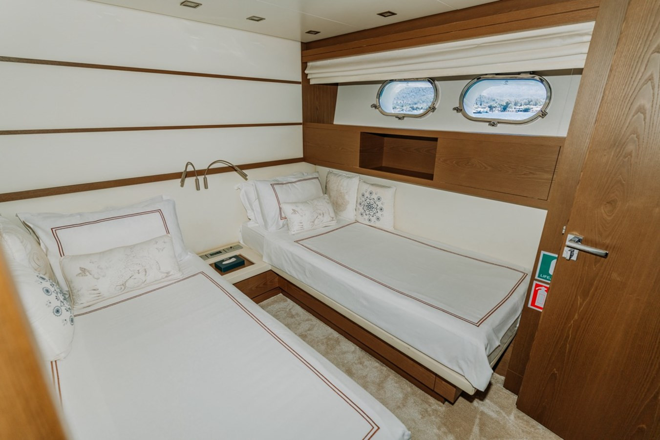 https://arconyachts.ams3.digitaloceanspaces.com/97406/conversions/large_4501474-optimize.jpg