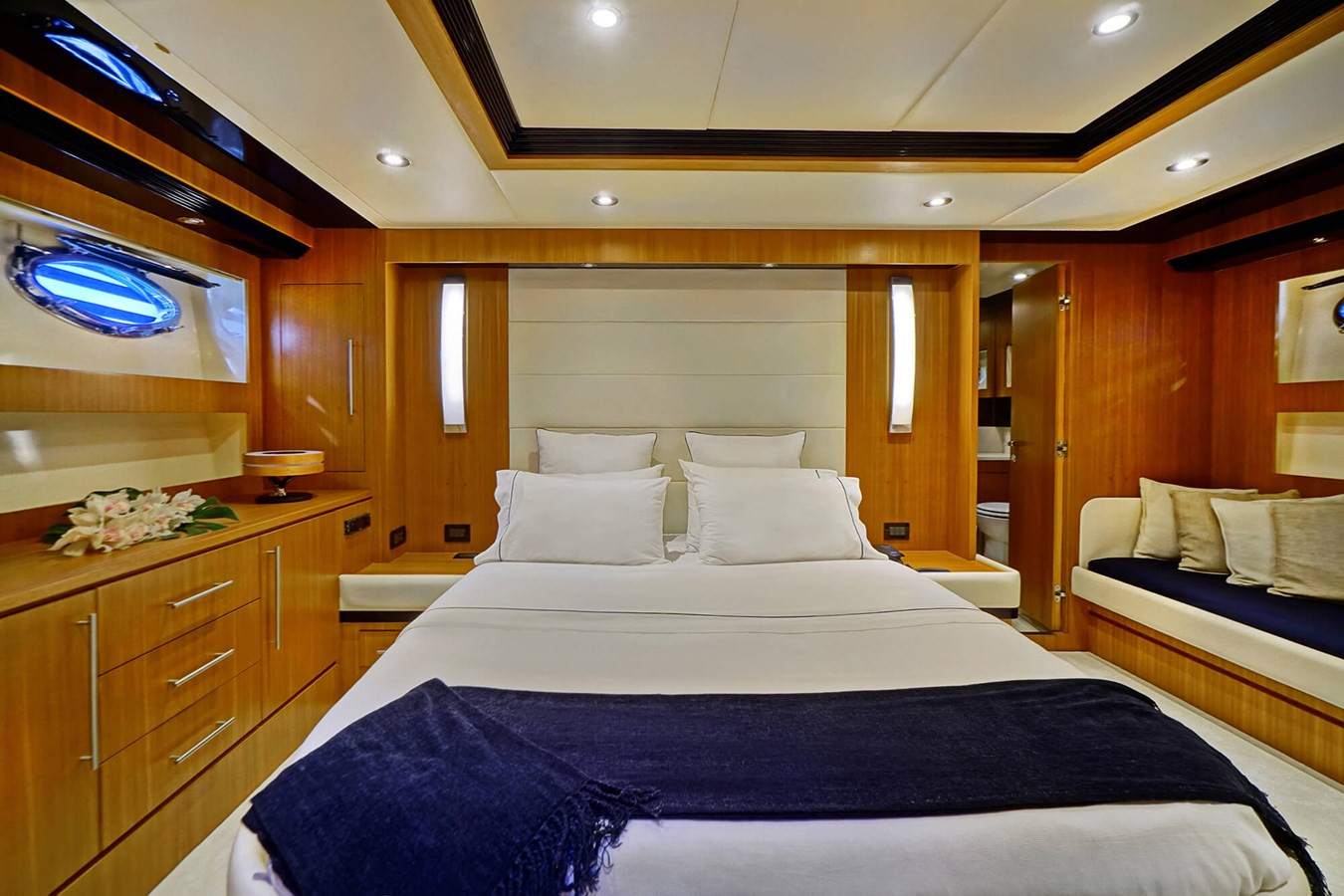 https://arconyachts.ams3.digitaloceanspaces.com/97446/conversions/large_4613582-optimize.jpg