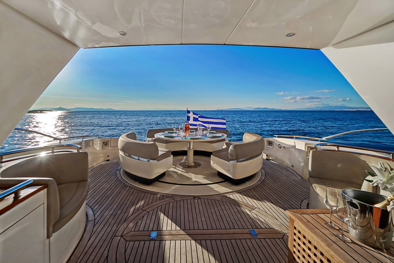 https://arconyachts.ams3.digitaloceanspaces.com/97462/conversions/large_4613588-optimize.jpg