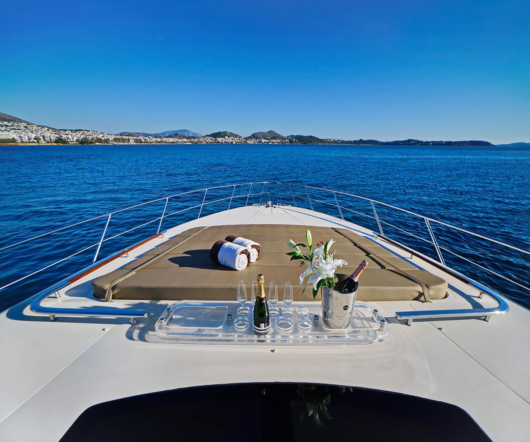 https://arconyachts.ams3.digitaloceanspaces.com/97469/conversions/large_4613591-optimize.jpg
