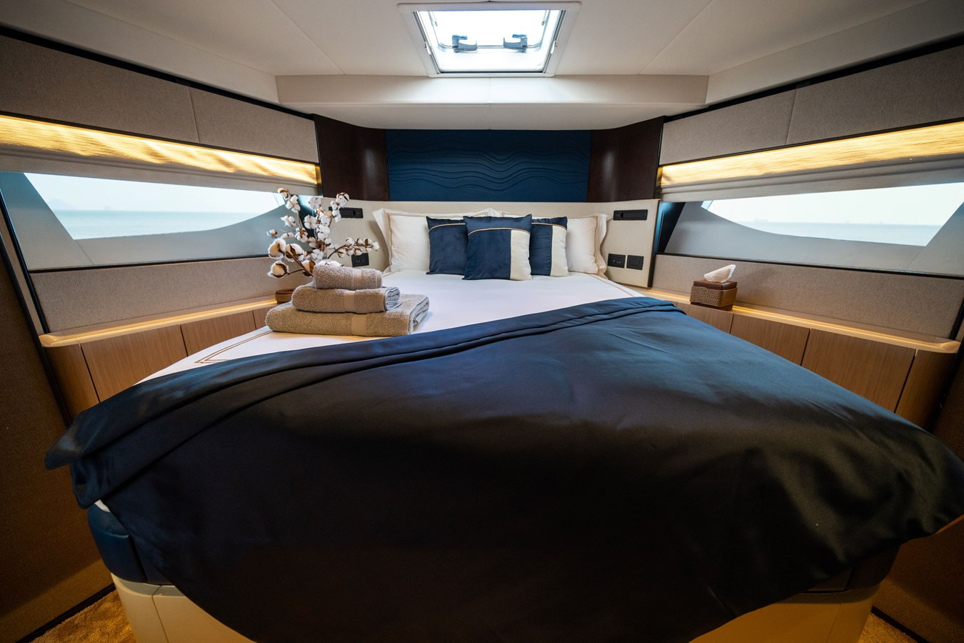 https://arconyachts.ams3.digitaloceanspaces.com/97518/conversions/large_4124235-optimize.jpg