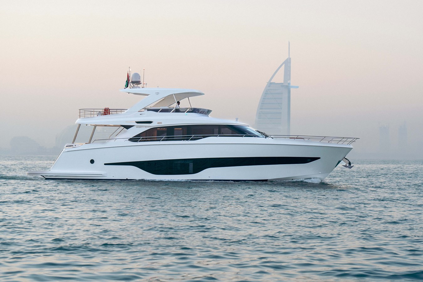 https://arconyachts.ams3.digitaloceanspaces.com/97538/conversions/large_4149050-optimize.jpg
