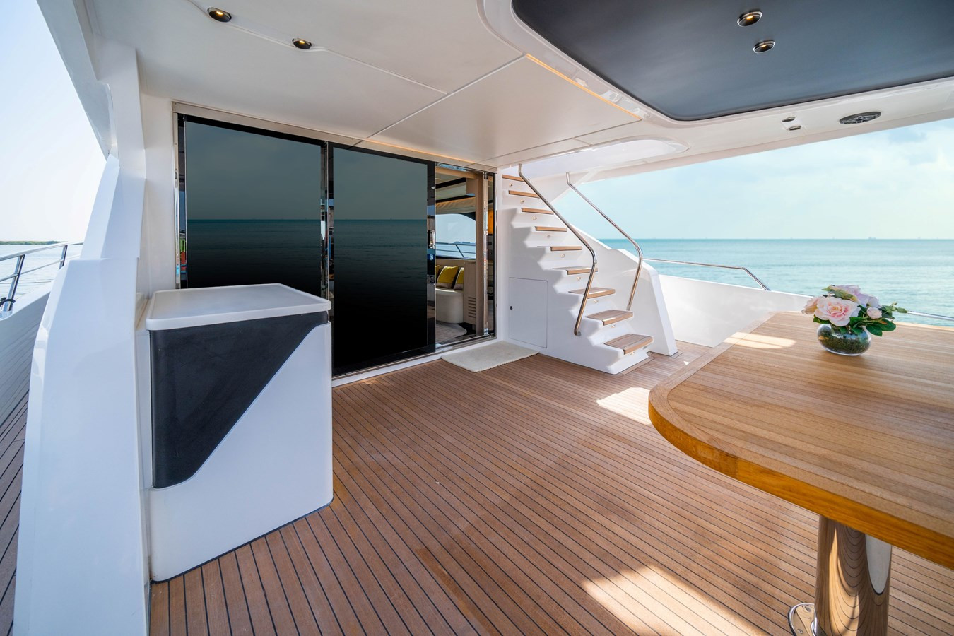 https://arconyachts.ams3.digitaloceanspaces.com/97542/conversions/large_4124244-optimize.jpg
