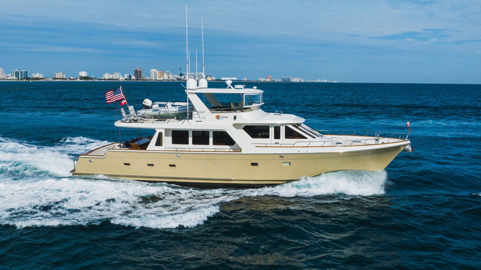 https://arconyachts.ams3.digitaloceanspaces.com/97551/conversions/large_4042766-optimize.jpg