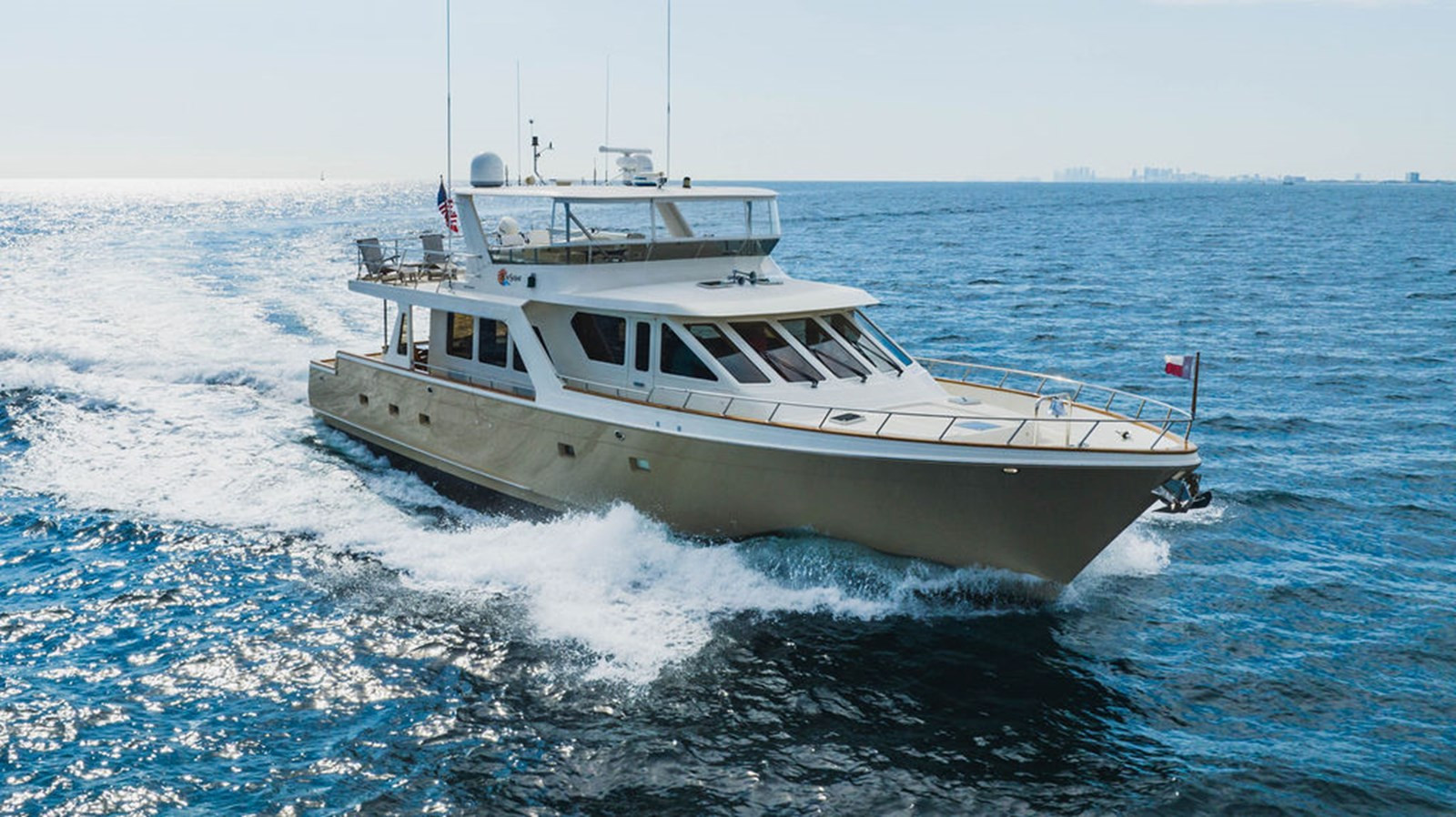 https://arconyachts.ams3.digitaloceanspaces.com/97590/conversions/large_4042780-optimize.jpg