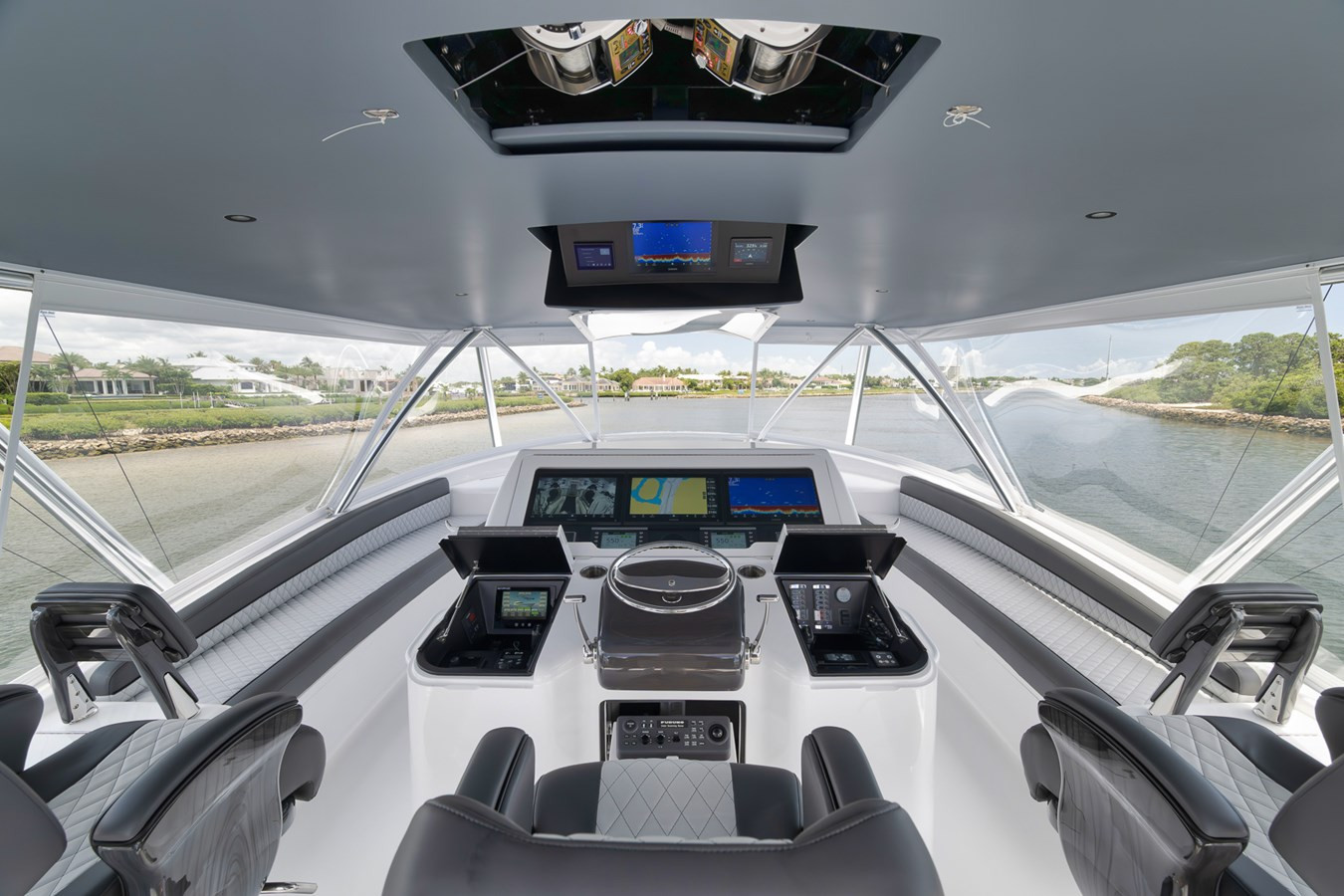 https://arconyachts.ams3.digitaloceanspaces.com/97598/conversions/large_4702614-optimize.jpg