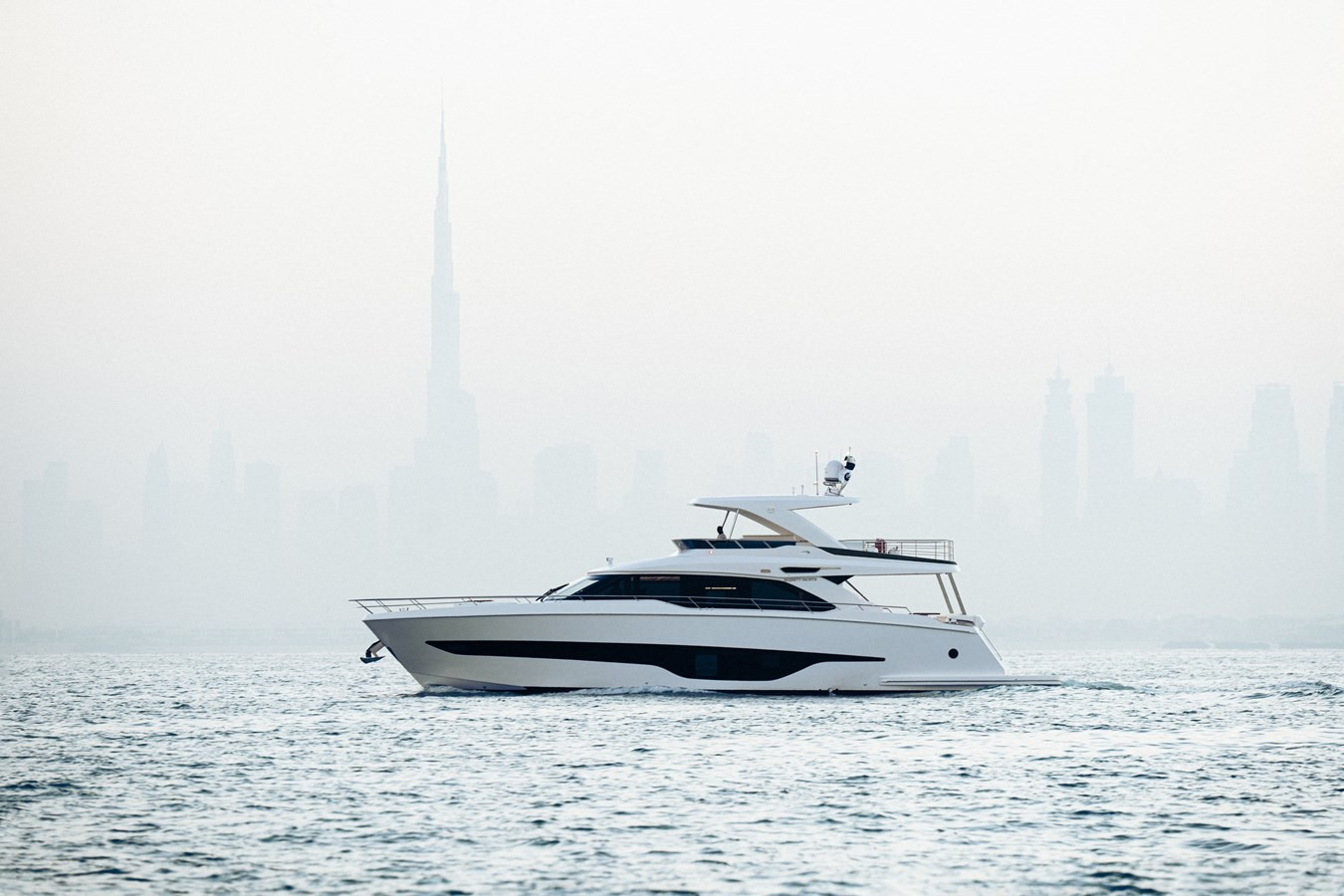 https://arconyachts.ams3.digitaloceanspaces.com/97600/conversions/large_4124266-optimize.jpg
