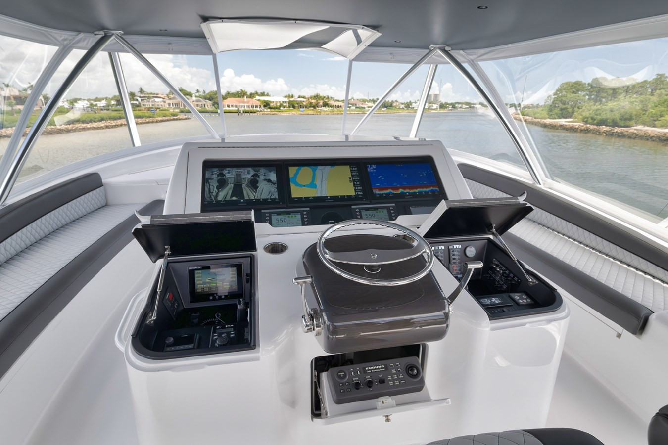 https://arconyachts.ams3.digitaloceanspaces.com/97601/conversions/large_4702615-optimize.jpg