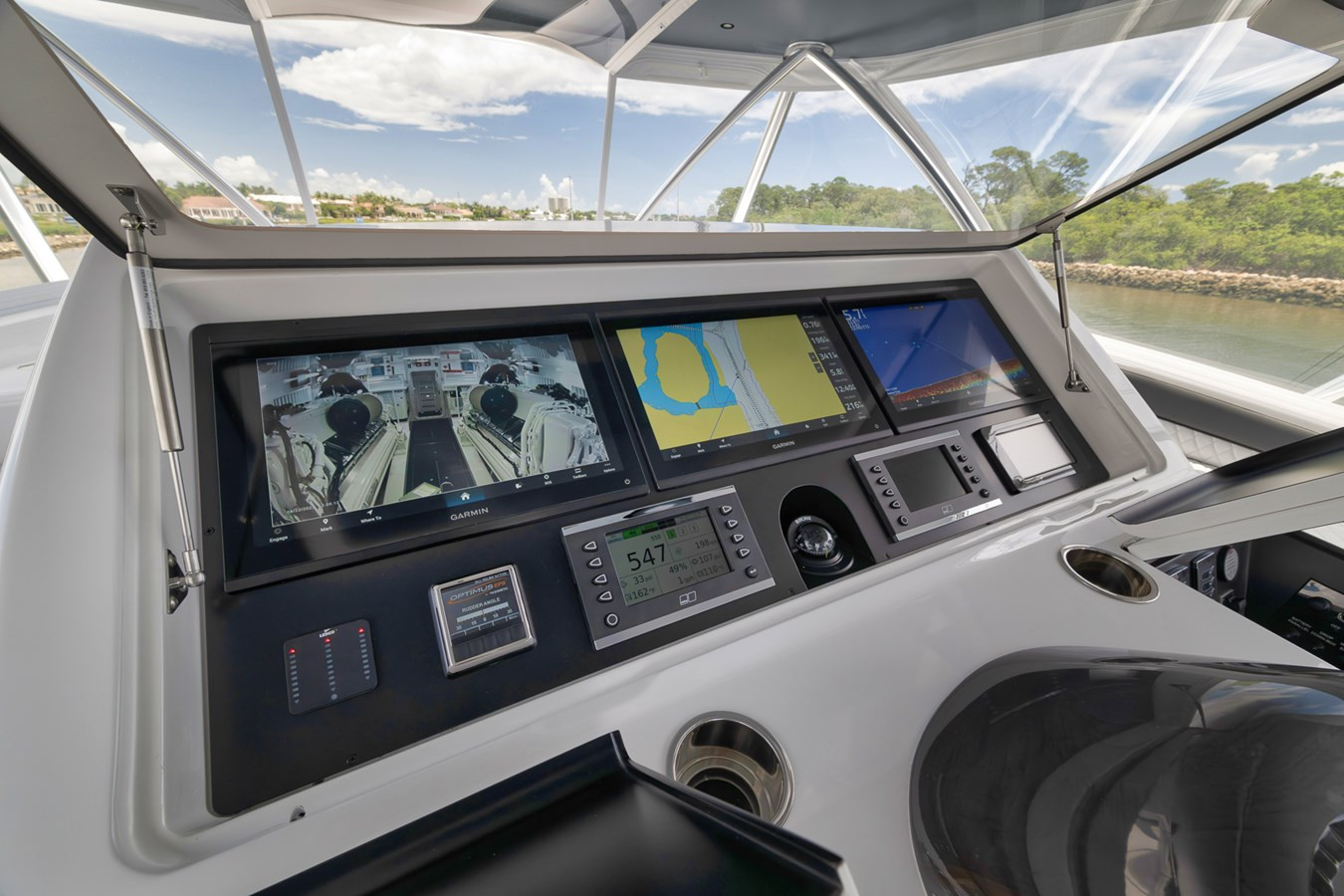 https://arconyachts.ams3.digitaloceanspaces.com/97604/conversions/large_4702616-optimize.jpg