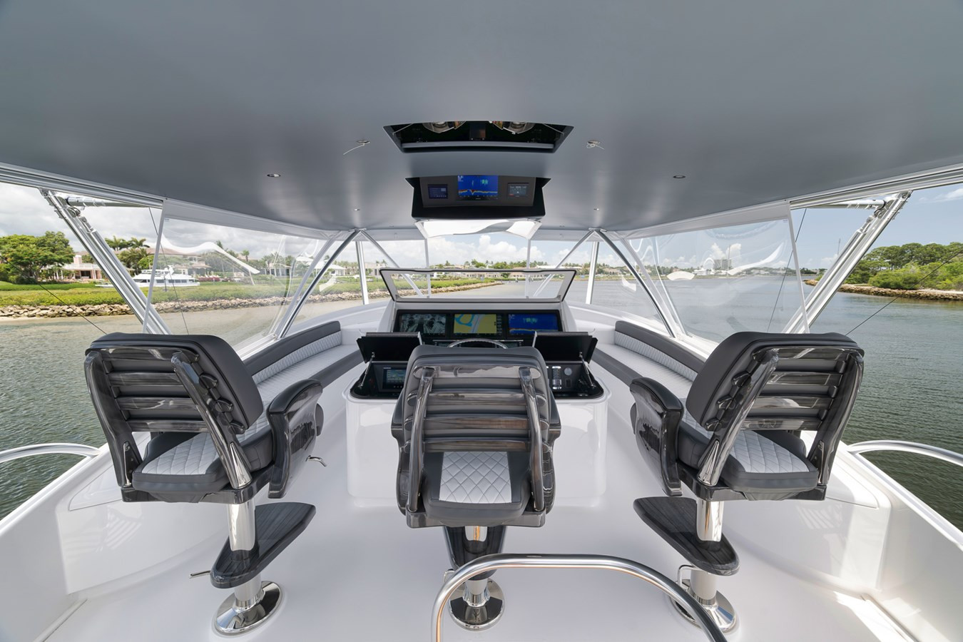 https://arconyachts.ams3.digitaloceanspaces.com/97613/conversions/large_4702619-optimize.jpg